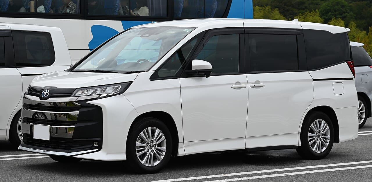 2024 Toyota Noah Hybrid G